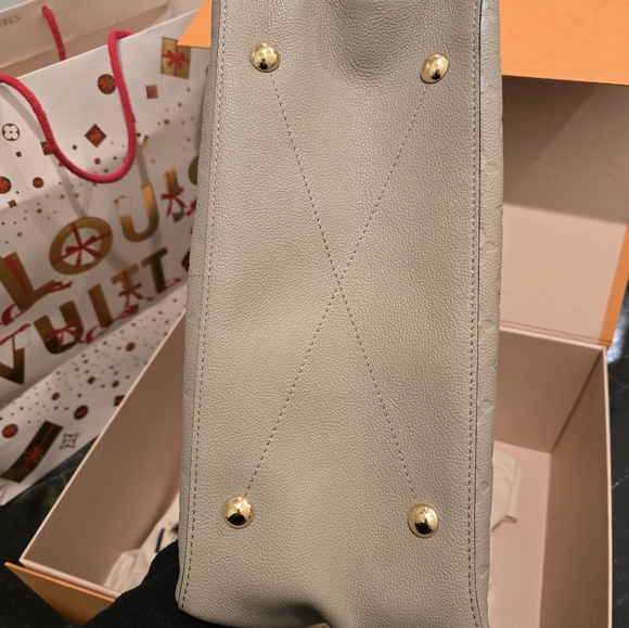 Louis Vuitton BRAND NEW Authentic Maida Beige Handbag - Picture 13 of 16